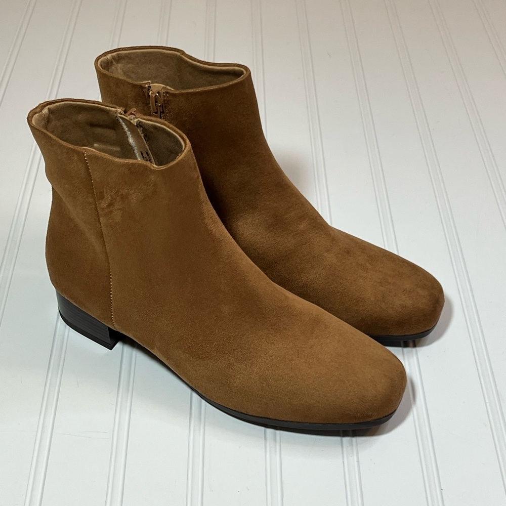 Time and Tru Woman's Size 9 Tan Ankle Boots NWT